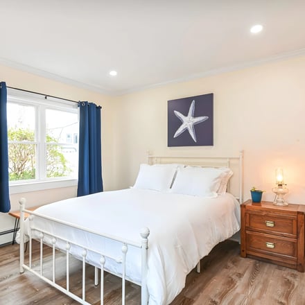 Coastal bedroom at Cape Neddick