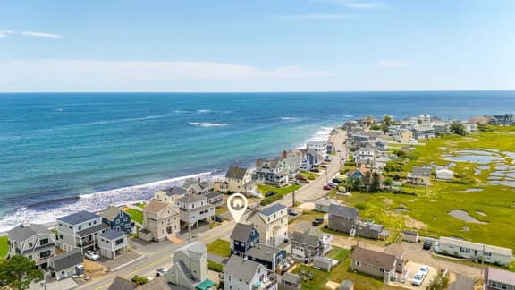 Mimi's Beach House - Image 1