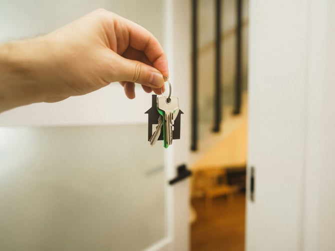 Handing over keys to a vacation rental